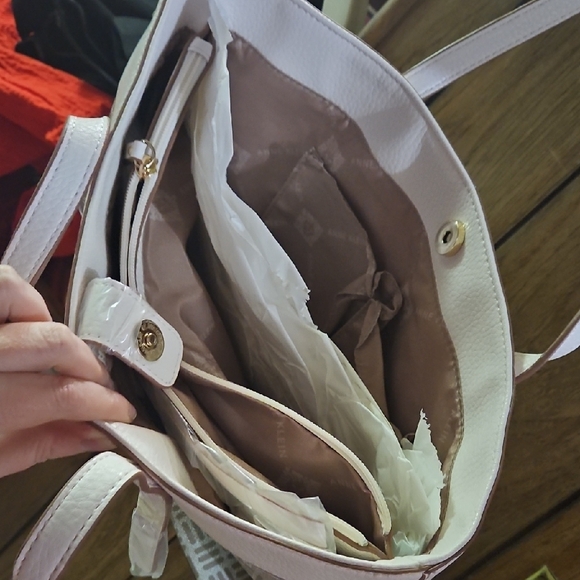NWT Anne Klein Beige Patterned Tote - Picture 9 of 10